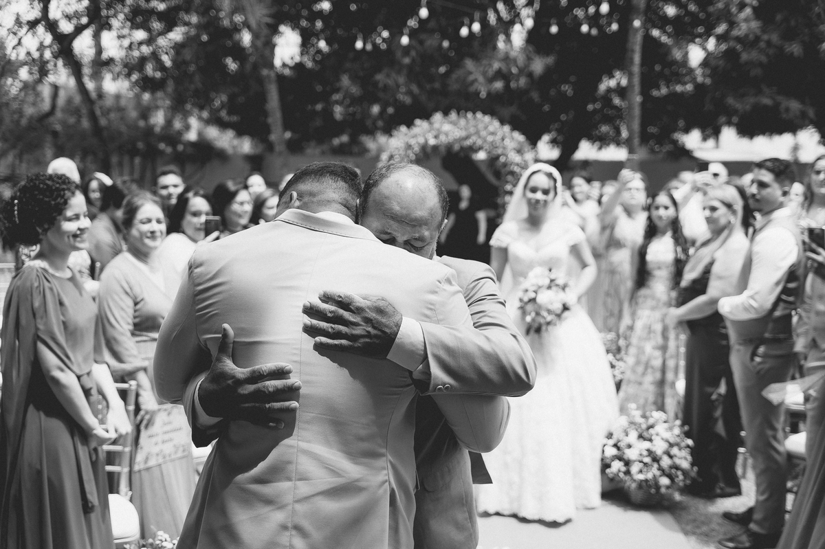 casamento de dia, chácara Lá vie, João Pessoa, Daniel Araujo fotografia, fotografo em João Pessoa, fotografo de casamento, casamento ao ar livre, noivos emocionados,