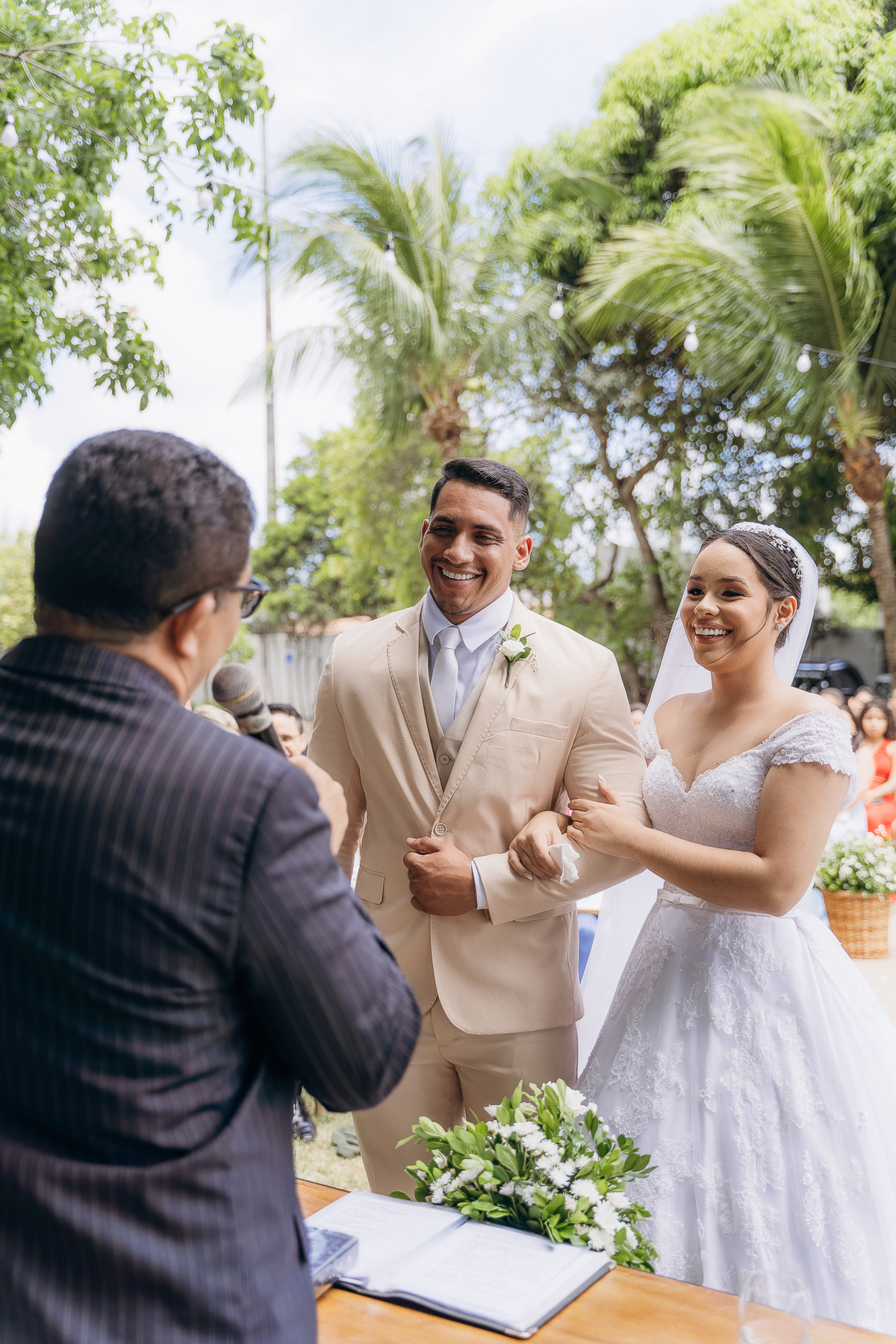 casamento de dia, chácara Lá vie, João Pessoa, Daniel Araujo fotografia, fotografo em João Pessoa, fotografo de casamento, casamento ao ar livre, noivos emocionados,