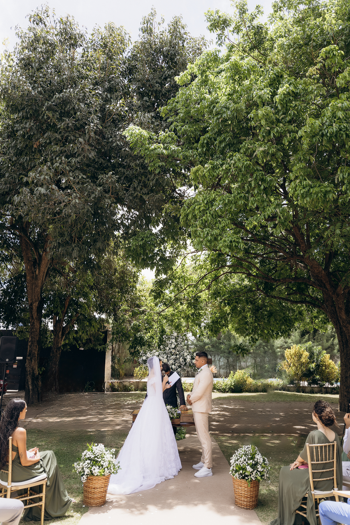 casamento de dia, chácara Lá vie, João Pessoa, Daniel Araujo fotografia, fotografo em João Pessoa, fotografo de casamento, casamento ao ar livre, noivos emocionados,