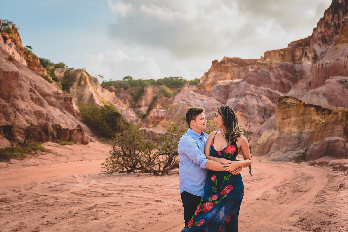 ensaio pré casamento em coqueirinho, praia de coqueirinho, fotos de pré casamento espontaneas e criativas, fotos pré casamento na praia - praia de tambaba