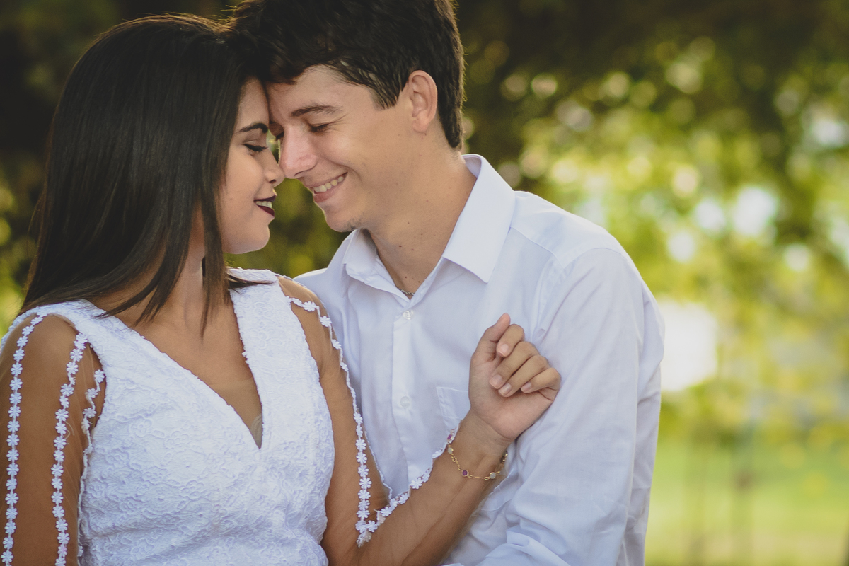 Ensaio de casal no bosque dos sonhos em João Pessoa - cabo branco - estação ciências - ensaio pré casamento - pré wedding - fotografo em João Pessoa, bosque dos sonhos JP - Fotos criativas de casal - 