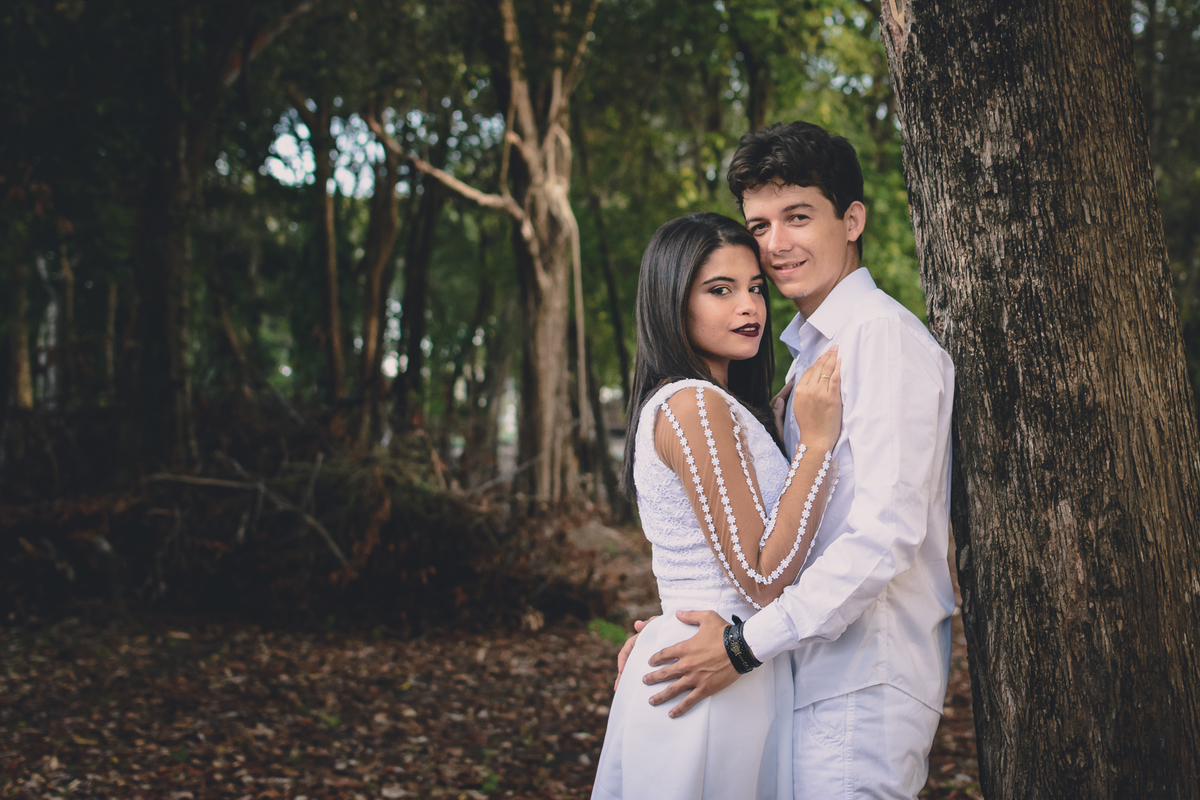 Ensaio de casal no bosque dos sonhos em João Pessoa - cabo branco - estação ciências - ensaio pré casamento - pré wedding - fotografo em João Pessoa, bosque dos sonhos JP - Fotos criativas de casal - 