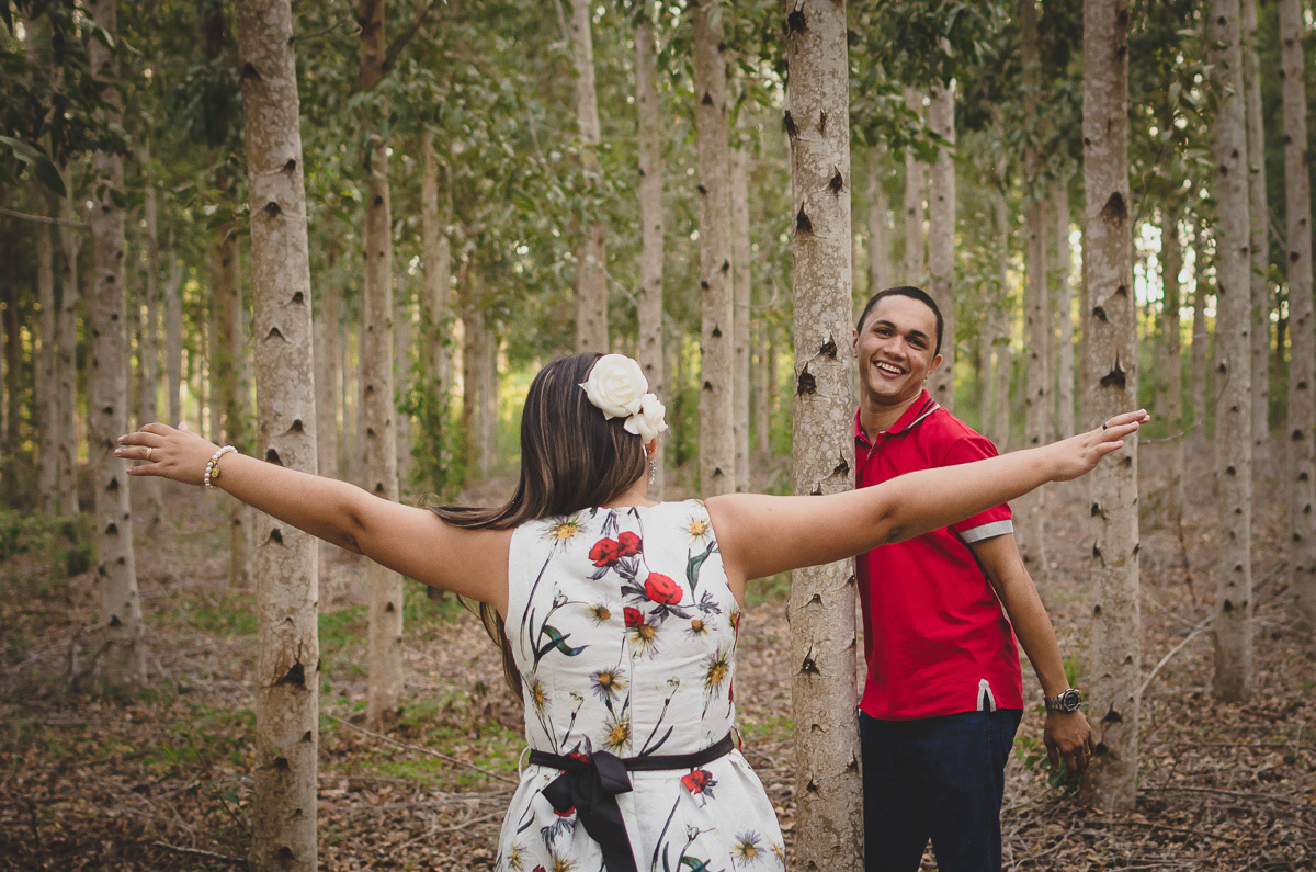Fotos de casal em eucalipto - pinheiro - joao pessoa, bayeux, santa rita, ensaio pré casamento, pré wedding, fotografo de casamento em bayeux, joão pessoa e santa rita, fotos de casal espontaneas e criativas