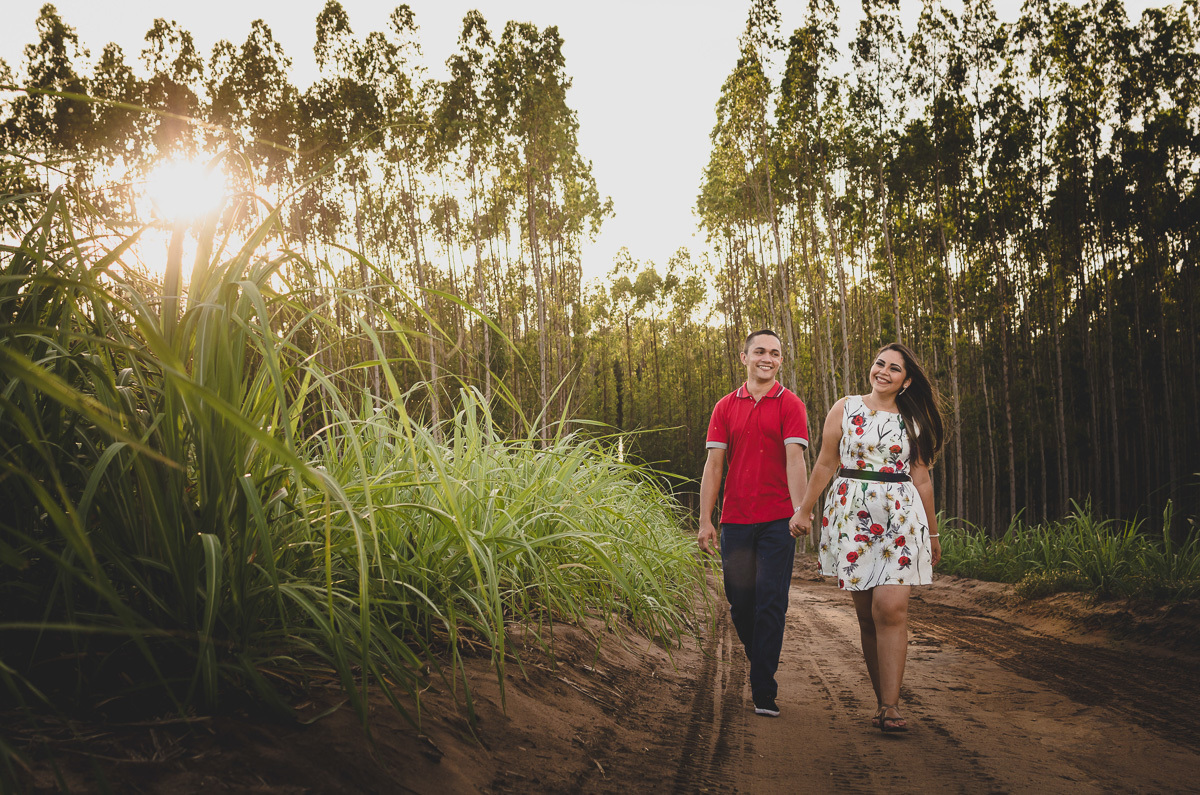 Fotos de casal em eucalipto - pinheiro - joao pessoa, bayeux, santa rita, ensaio pré casamento, pré wedding, fotografo de casamento em bayeux, joão pessoa e santa rita, fotos de casal espontaneas e criativas