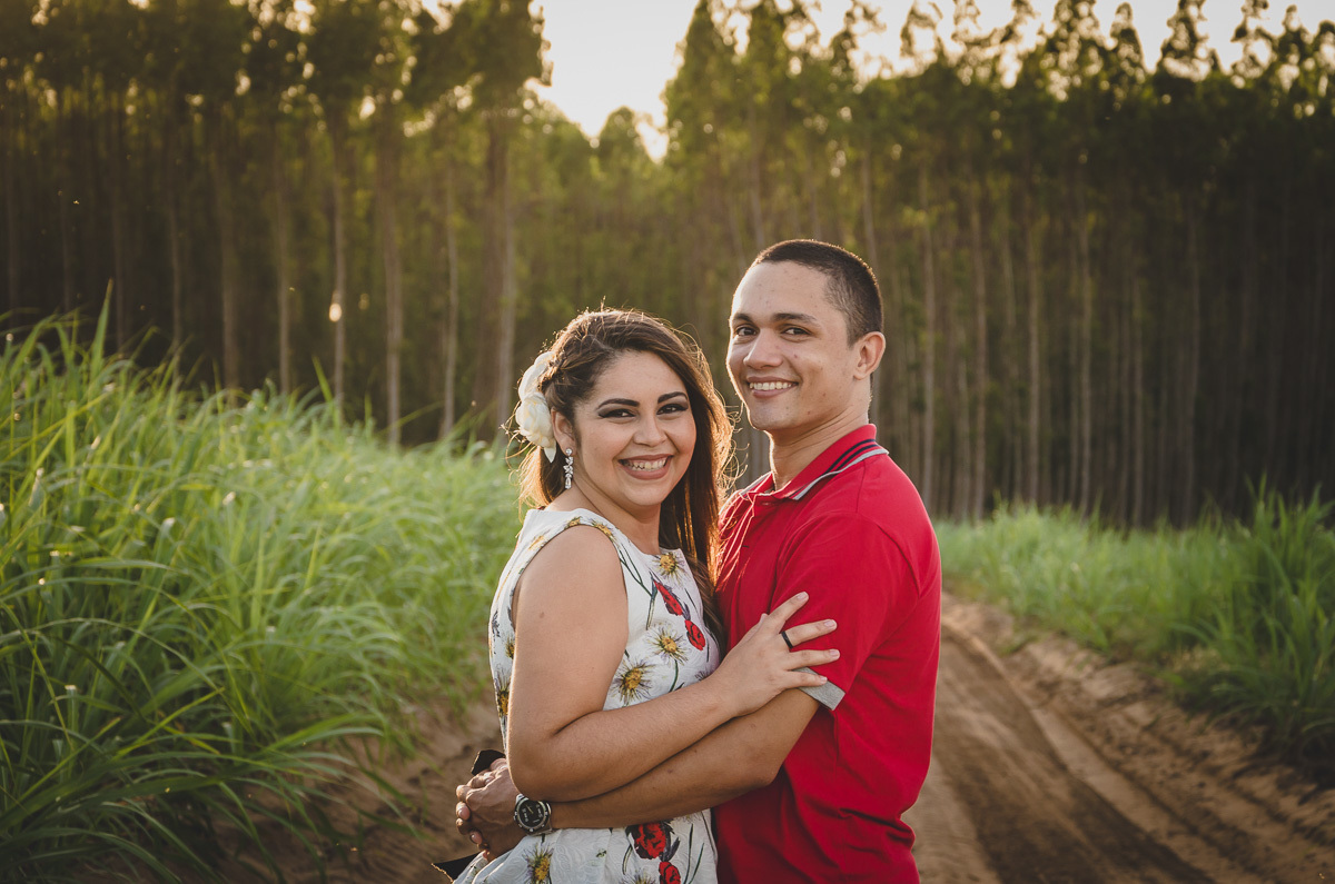 Fotos de casal em eucalipto - pinheiro - joao pessoa, bayeux, santa rita, ensaio pré casamento, pré wedding, fotografo de casamento em bayeux, joão pessoa e santa rita, fotos de casal espontaneas e criativas