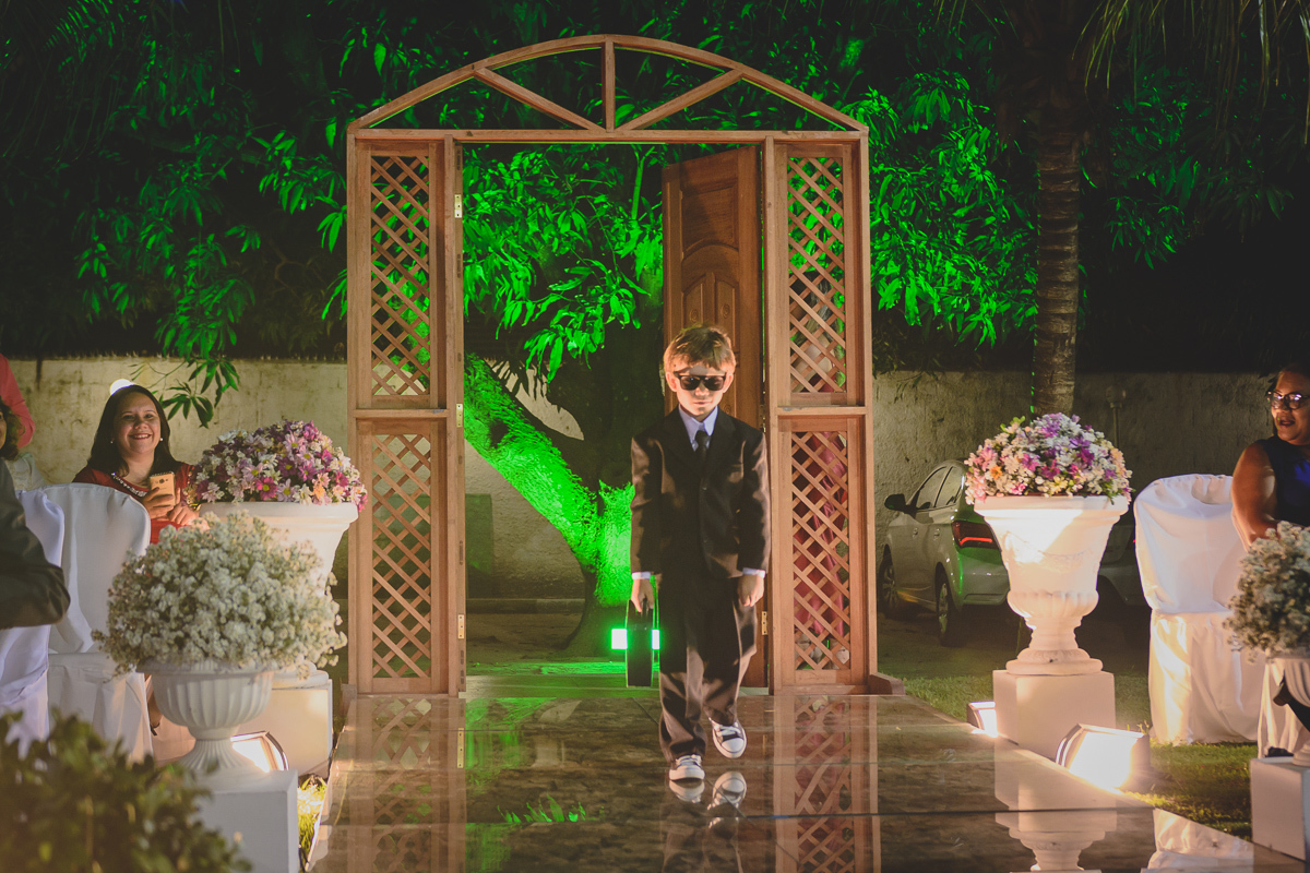 Casamento em João Pessoa - Chácara NBS - Wedding Lucas e Eduarda - fotos expontâneas de casamento - decoração de casamento - noivos felizes se olhando no casamento - 