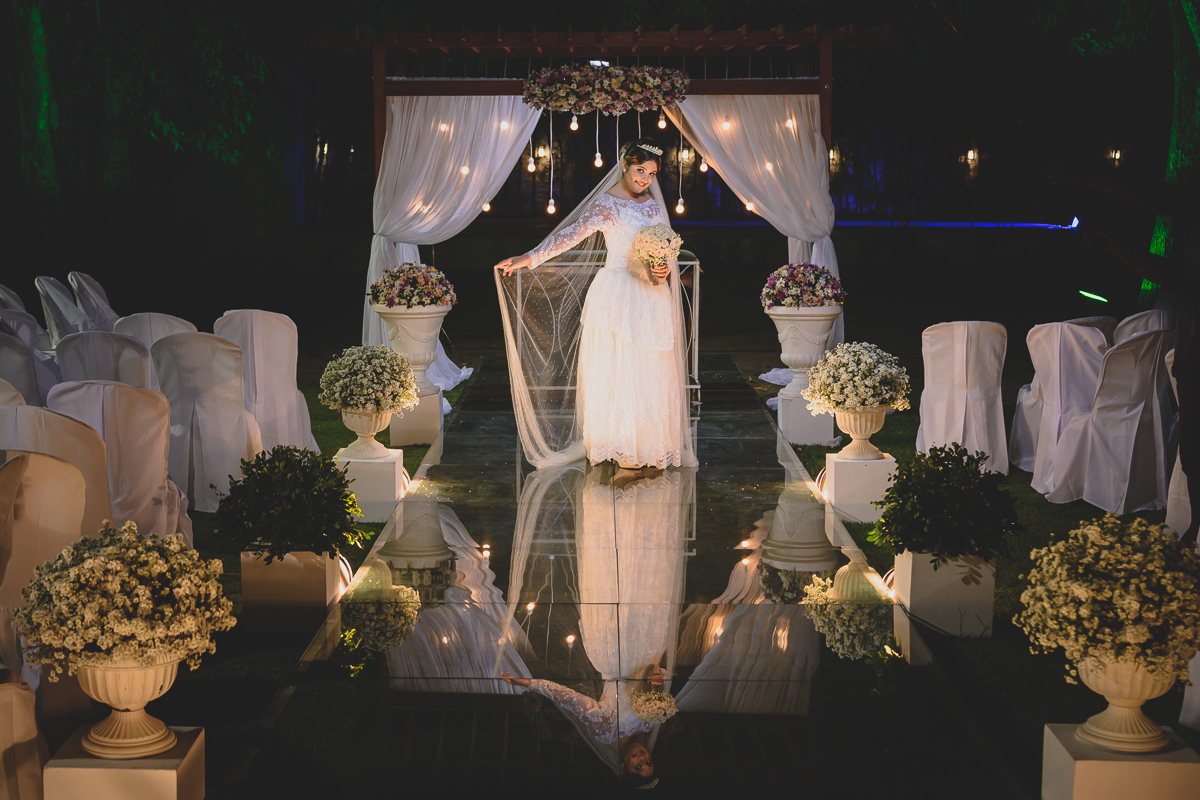 Casamento em João Pessoa - Chácara NBS - Wedding Lucas e Eduarda - fotos expontâneas de casamento - decoração de casamento - noivos felizes se olhando no casamento - fotos pousada dos noivos