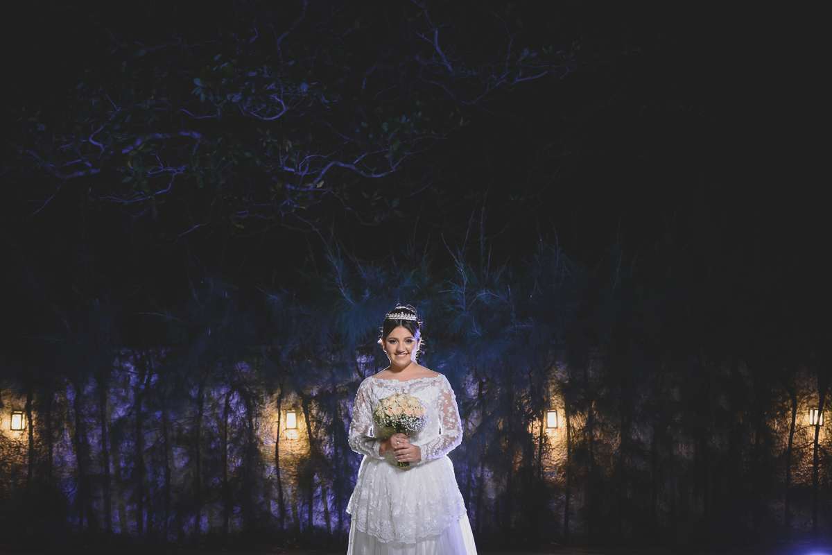 Casamento em João Pessoa - Chácara NBS - Wedding Lucas e Eduarda - fotos expontâneas de casamento - decoração de casamento - noivos felizes se olhando no casamento - fotos pousada dos noivos