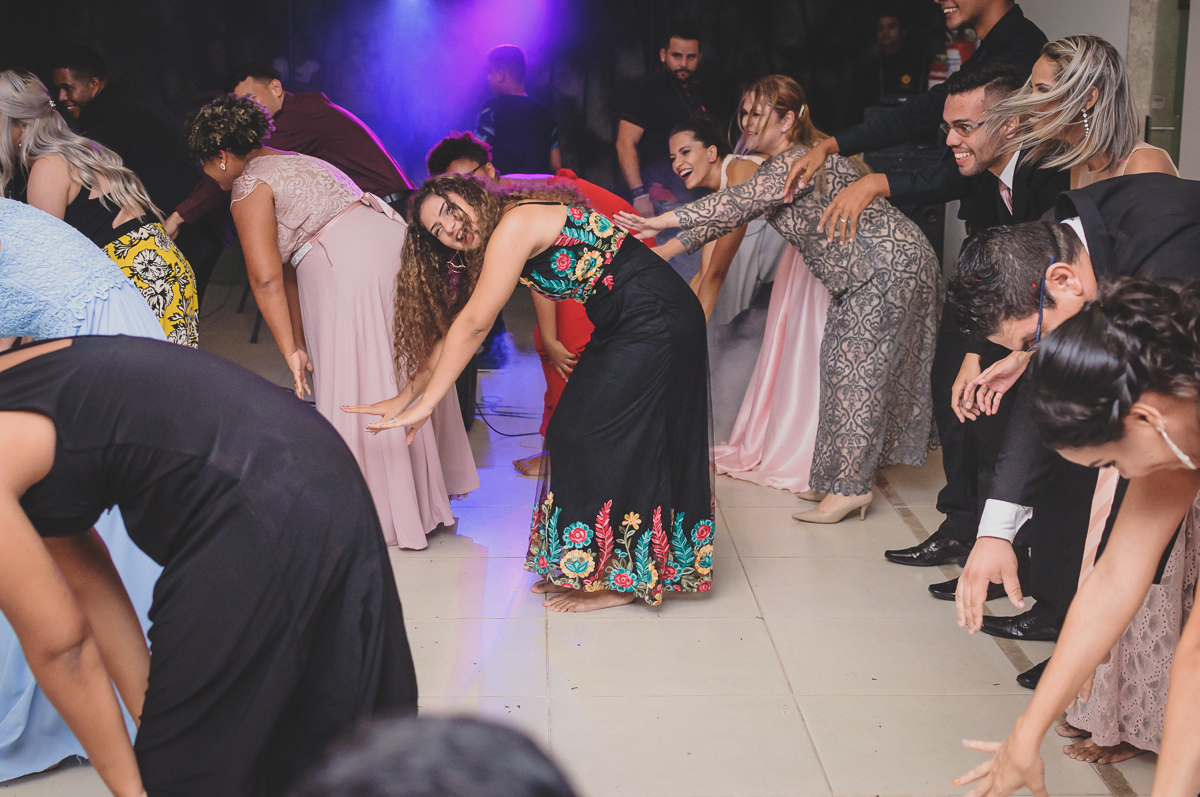 Casamento em João Pessoa - Chácara NBS - Wedding Lucas e Eduarda - fotos expontâneas de casamento - decoração de casamento - noivos felizes se olhando no casamento - entrada dos noivos - valsa dos noivos - Chácara Nbs