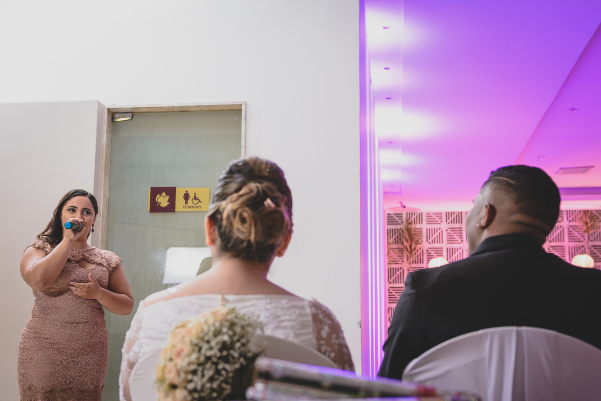 Casamento em João Pessoa - Chácara NBS - Wedding Lucas e Eduarda - fotos expontâneas de casamento - decoração de casamento - noivos felizes se olhando no casamento - entrada dos noivos - valsa dos noivos - Chácara Nbs