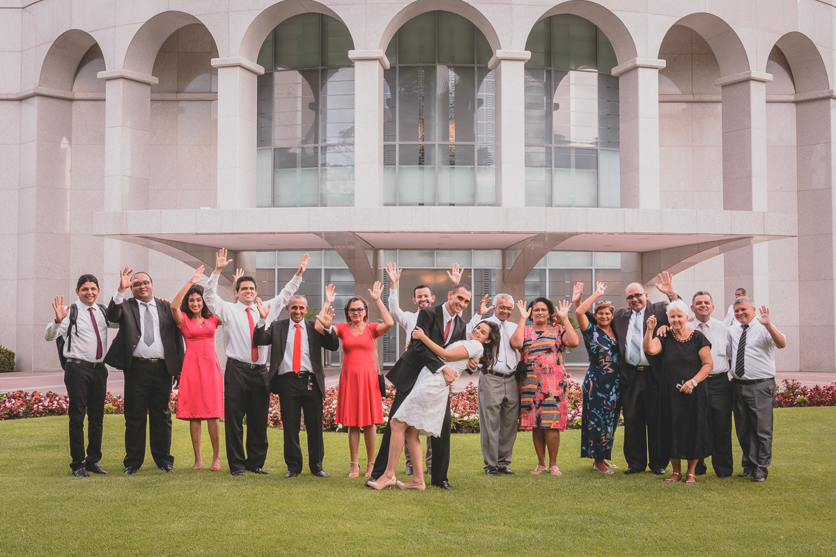 O ensaio de elisangela e giacomo aconteceu no templo mormon na cidade de recife no estado do pernambuco, com fotos lindas e cheias de espontaniedade