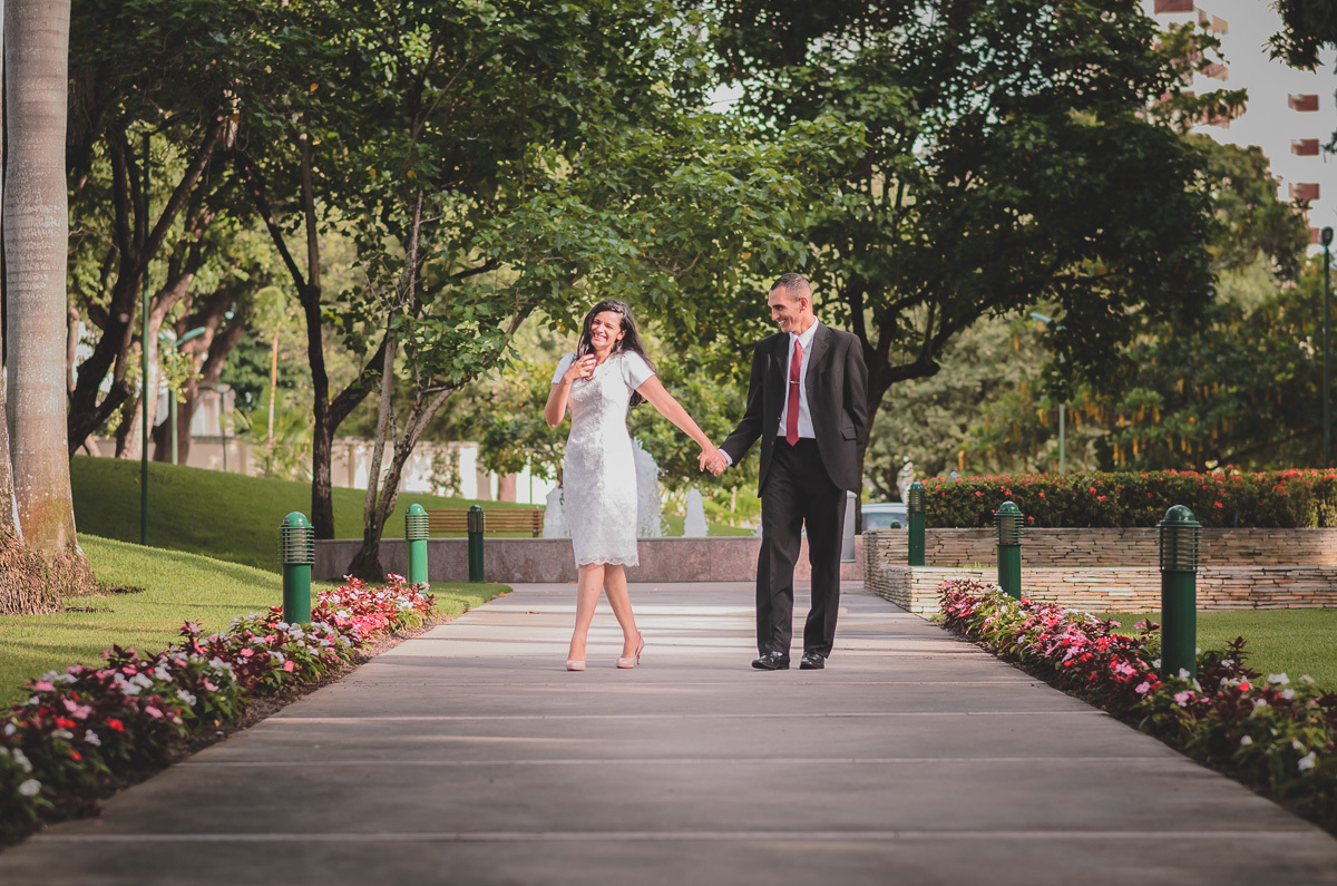 O ensaio de elisangela e giacomo aconteceu no templo mormon na cidade de recife no estado do pernambuco, com fotos lindas e cheias de espontaniedade
