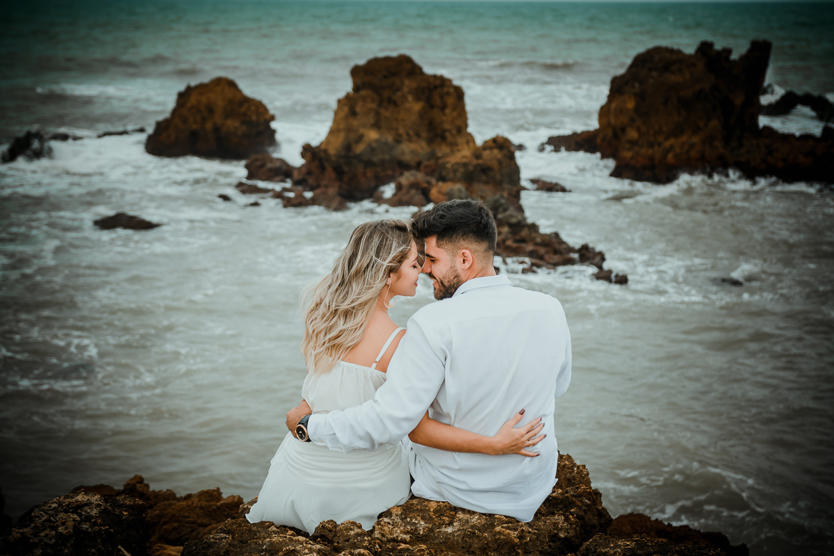Ensaio de casal, Ensaio pré wedding na praia, ensaio pré casamento, praia de tambaba, litoral sul da paraíba, Daniel Araujo Fotografia, fotografo em João Pessoa, fotos criativas de casal, Canyon da praia de Coqueirinho, João Pessoa, fotos em dia nublado