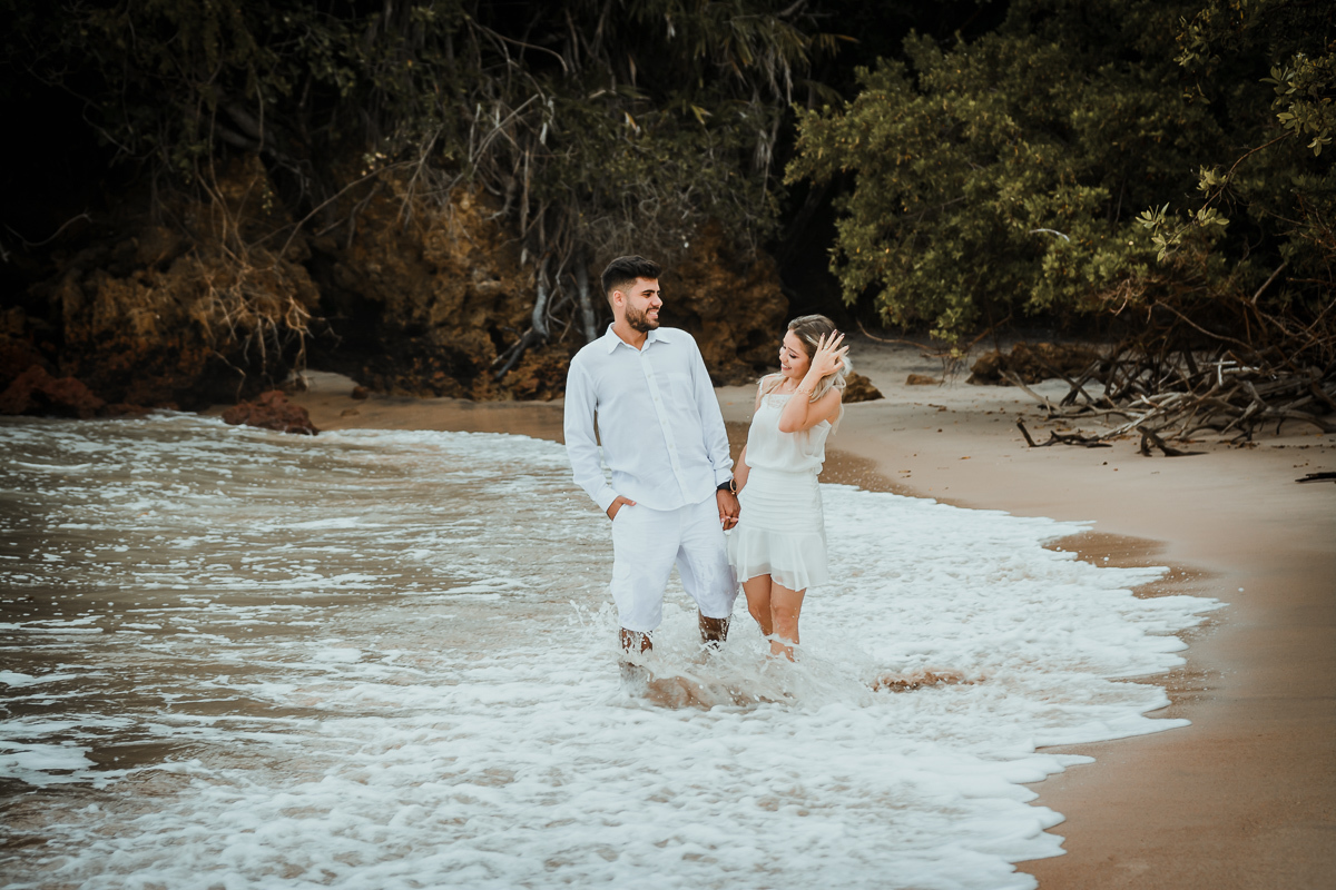 Ensaio de casal, Ensaio pré wedding na praia, ensaio pré casamento, praia de tambaba, litoral sul da paraíba, Daniel Araujo Fotografia, fotografo em João Pessoa, fotos criativas de casal, Canyon da praia de Coqueirinho, João Pessoa, fotos em dia nublado