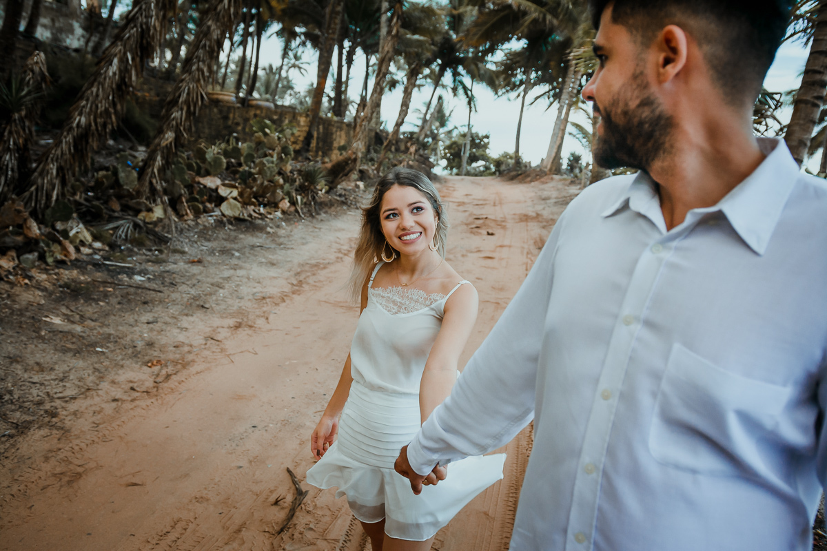 Ensaio de casal, Ensaio pré wedding na praia, ensaio pré casamento, praia de tambaba, litoral sul da paraíba, Daniel Araujo Fotografia, fotografo em João Pessoa, fotos criativas de casal, Canyon da praia de Coqueirinho, João Pessoa, fotos em dia nublado