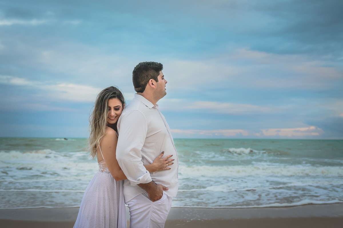 pré casamento na praia de coqueirinho, litoral sul da paraiba, conde, praia de tambaba, daniel araujo fotografia, fotos criativas de pré casamento, fotos espontâneas de pre wedding, ultraje noivas joao pessoa, fotos de casal na praia, fotos por do sol,