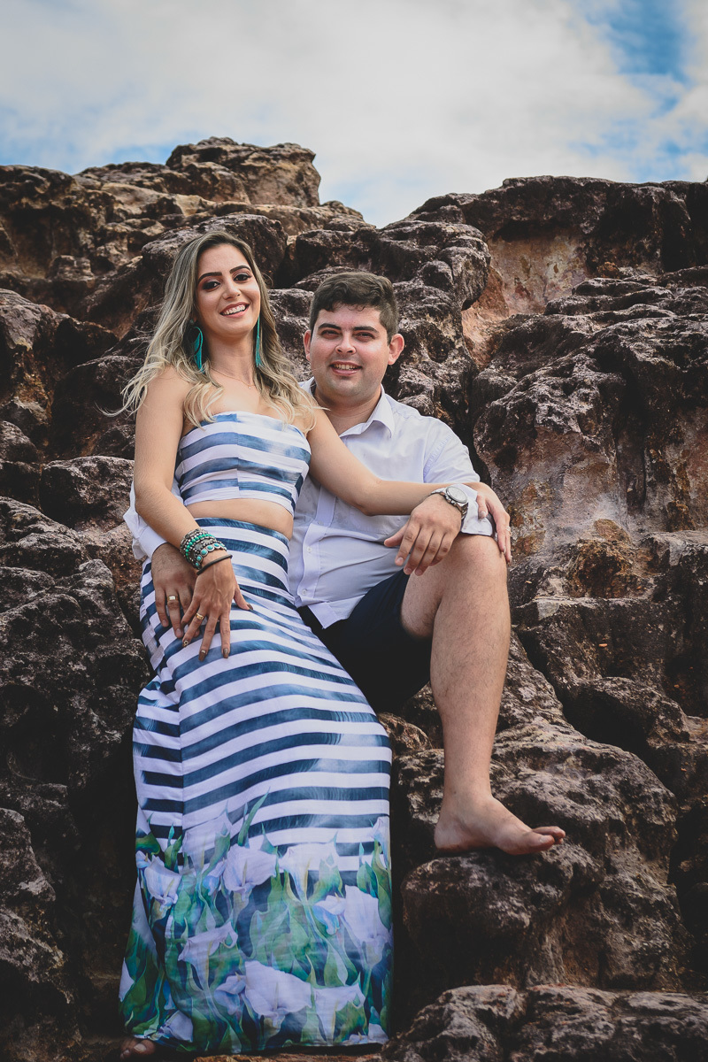 pré casamento na praia de coqueirinho, litoral sul da paraiba, conde, praia de tambaba, daniel araujo fotografia, fotos criativas de pré casamento, fotos espontâneas de pre wedding, ultraje noivas joao pessoa, fotos de casal na praia, fotos por do sol,