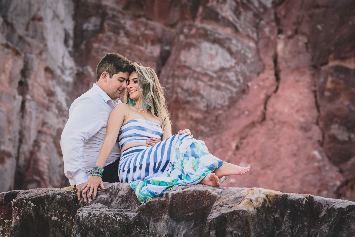 pré casamento na praia de coqueirinho, litoral sul da paraiba, conde, praia de tambaba, daniel araujo fotografia, fotos criativas de pré casamento, fotos espontâneas de pre wedding, ultraje noivas joao pessoa, fotos de casal na praia, fotos por do sol,