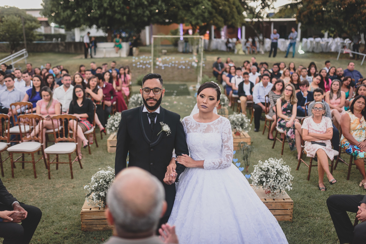 casamento emerson e Luana, espaço verde Green, bancários, casamento de dia em João Pessoa, fotos criativas, fotos emocionantes, noivos felizes, convidados emocionados no casamento, João Pessoa, ultraje aluguel de roupas, glomour outlet, noivos se olhando