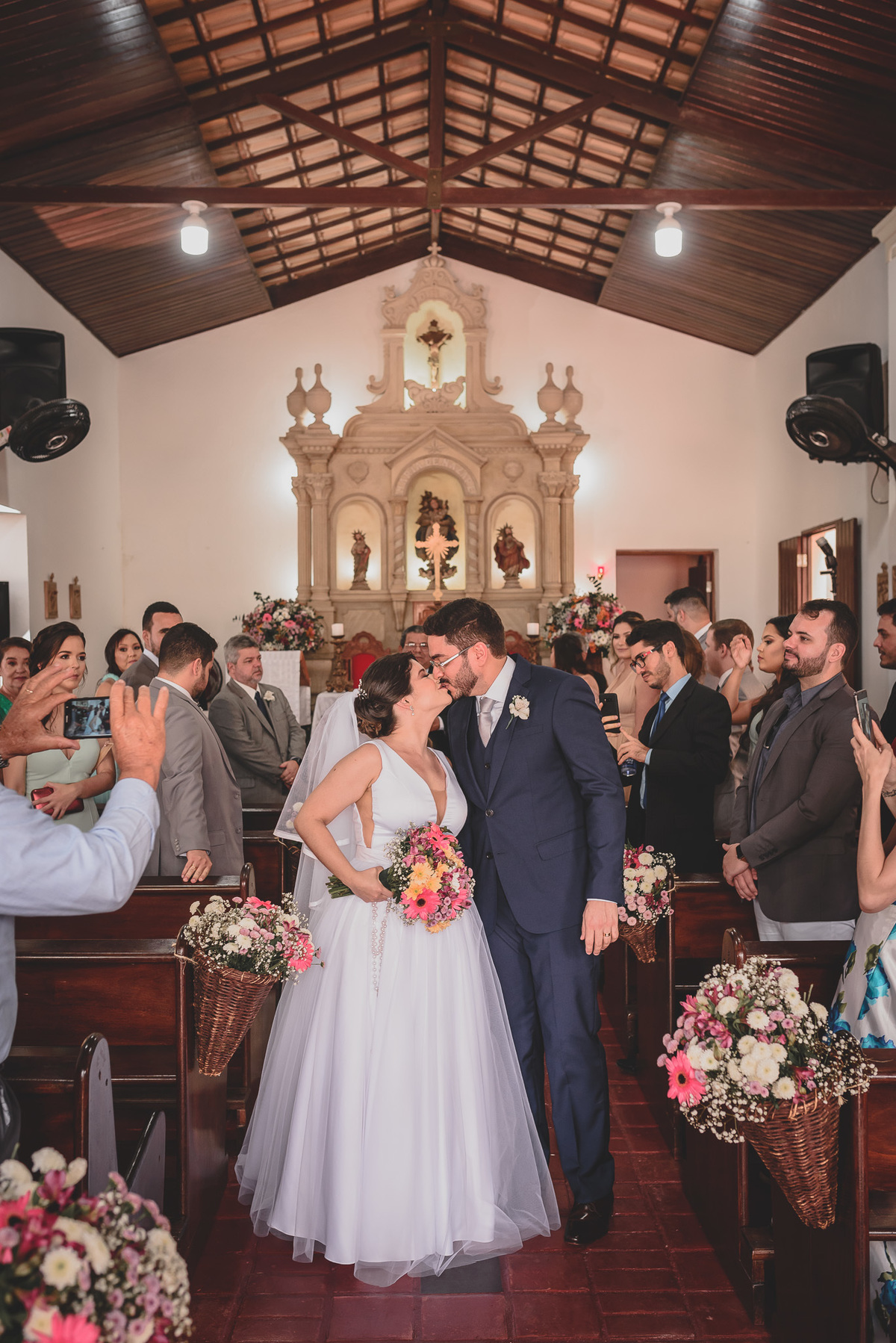 casamento em João Pessoa, wedding Day, fotografo em Bayeux, fotografo JP, ultraje aluguel de roupas, grupo glamour, João Pessoa, Daniel Araujo Fotografia, entrada do noiva, cerimonia de casamento, igreja de nossa senhora de Nazaré, saída dos noivos