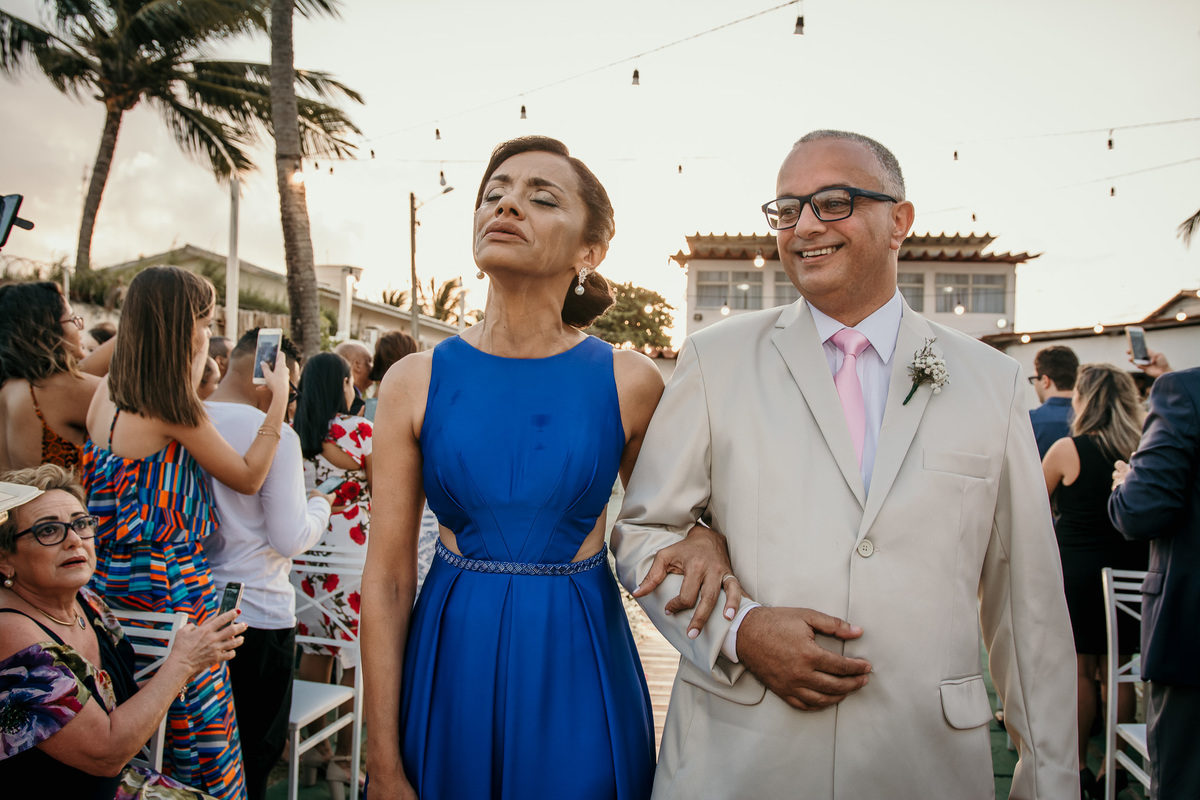 casamento, wedding, ilha de Itamaracá, pernambuco, recife, João Pessoa, forte Orange, fotos emocionantes de casamento, fotos  casamento na praia, cerimonia de casamento, casamento na praia, fotos do noivo, convidados emocionados, pais emocionados