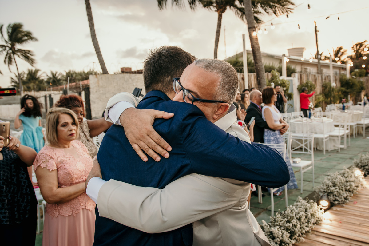 casamento, wedding, ilha de Itamaracá, pernambuco, recife, João Pessoa, forte Orange, fotos emocionantes de casamento, fotos  casamento na praia, cerimonia de casamento, casamento na praia, fotos do noivo, convidados emocionados, pais emocionados