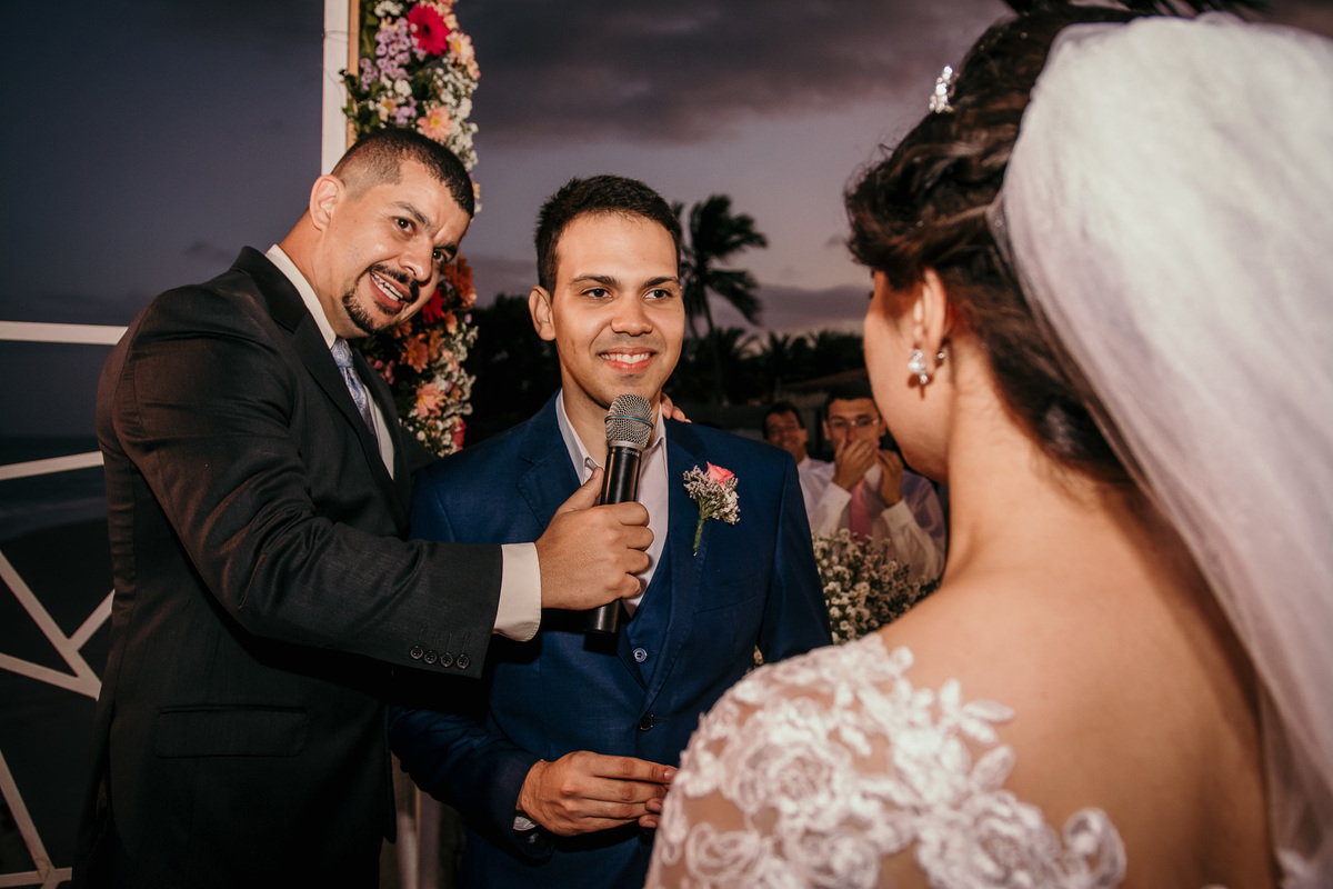 casamento, wedding, ilha de Itamaracá, pernambuco, recife, João Pessoa, forte Orange, fotos emocionantes de casamento, fotos  casamento na praia, cerimonia de casamento, casamento na praia, ,convidados emocionados, votos dos noivos, noivos felizes,