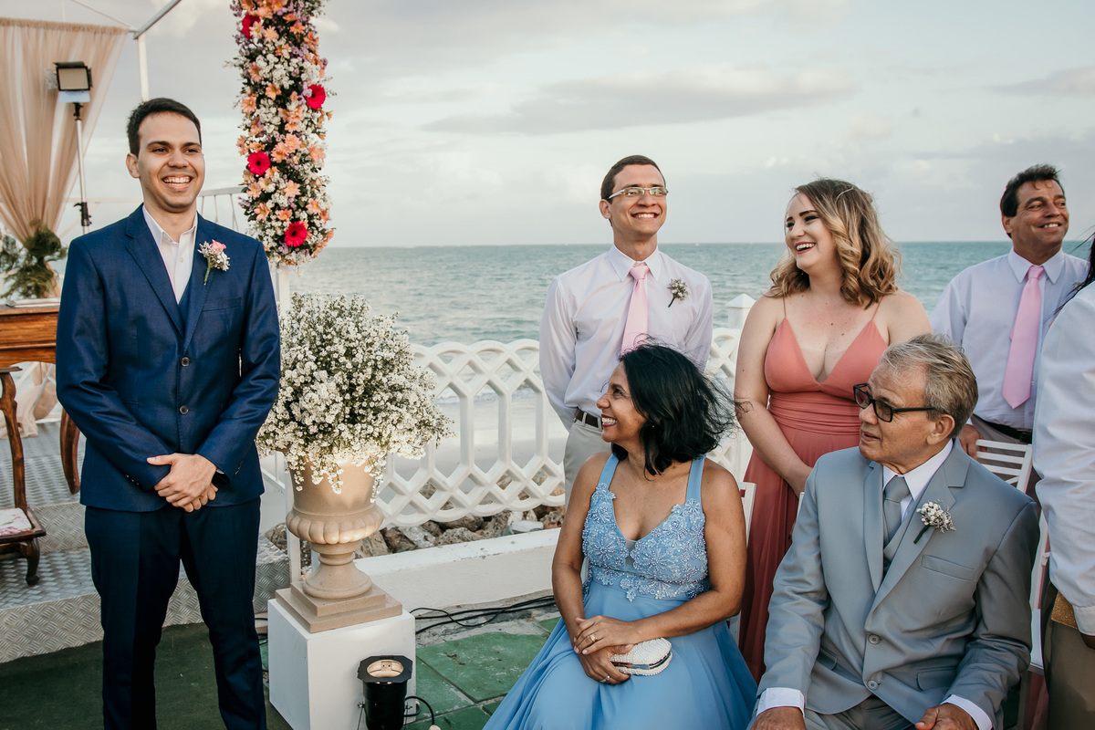 casamento, wedding, ilha de Itamaracá, pernambuco, recife, João Pessoa, forte Orange, fotos emocionantes de casamento, fotos de decoração de casamento na praia, cerimonia de casamento, casamento na praia, fotos do noivo, convidados emocionados