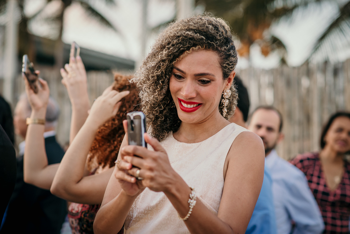 casamento, wedding, ilha de Itamaracá, pernambuco, recife, João Pessoa, forte Orange, fotos emocionantes de casamento, fotos de decoração de casamento na praia, cerimonia de casamento, casamento na praia, fotos do noivo, convidados emocionados