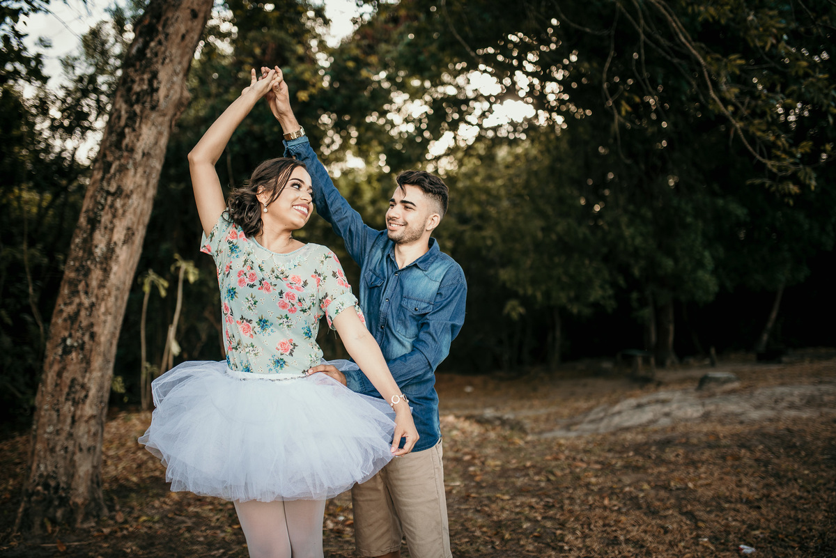 fotos ensaio pré casamento, pré wedding, BR 101, Praia de Lucena, fotos criativas de casal, fotos espontâneas pré wedding, fotografo de João Pessoa, fotografo em Santa Rita, fotografo em Bayeux, Igreja da Guia, fotos de casal na pista, fotos no jardim