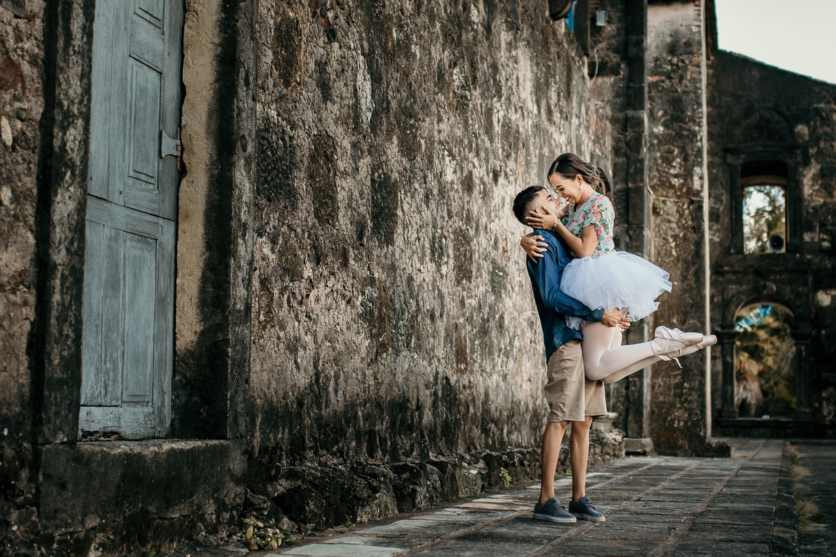 fotos ensaio pré casamento, pré wedding, BR 101, Praia de Lucena, fotos criativas de casal, fotos espontâneas pré wedding, fotografo de João Pessoa, fotografo em Santa Rita, fotografo em Bayeux, Igreja da Guia, fotos de casal na pista, fotos no jardim