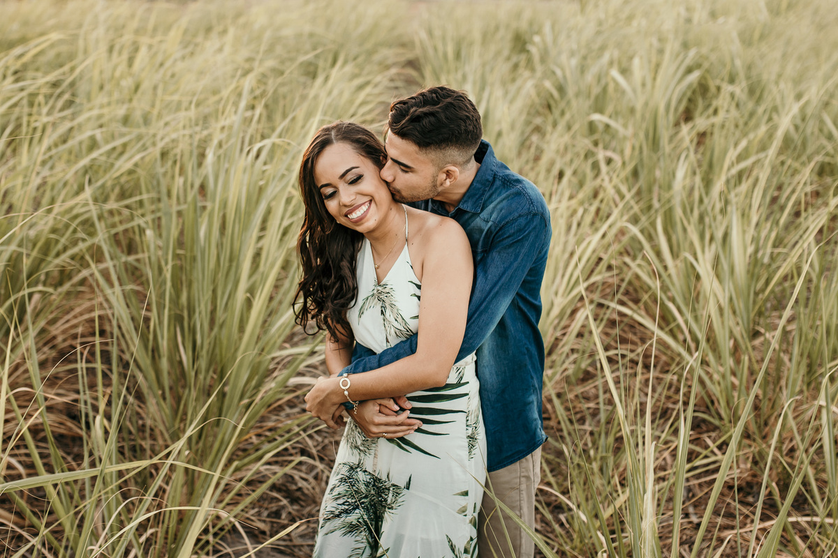 fotos ensaio pré casamento, pré wedding, BR 101, Praia de Lucena, fotos criativas de casal, fotos espontâneas pré wedding, fotografo de João Pessoa, fotografo em Santa Rita, fotografo em Bayeux, Igreja da Guia, fotos de casal na pista, fotos no jardim