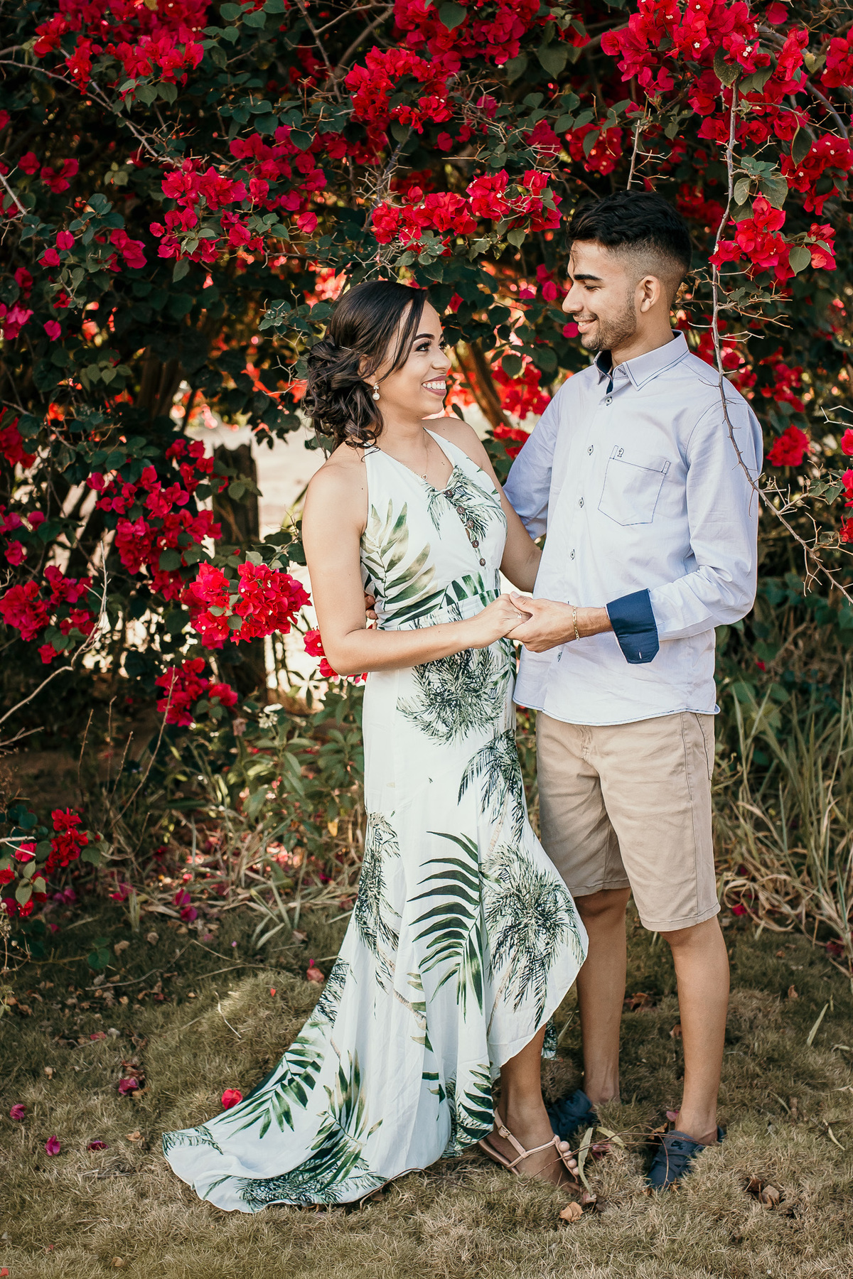 fotos ensaio pré casamento, pré wedding, BR 101, Praia de Lucena, fotos criativas de casal, fotos espontâneas pré wedding, fotografo de João Pessoa, fotografo em Santa Rita, fotografo em Bayeux, Igreja da Guia, fotos de casal na pista, fotos no jardim