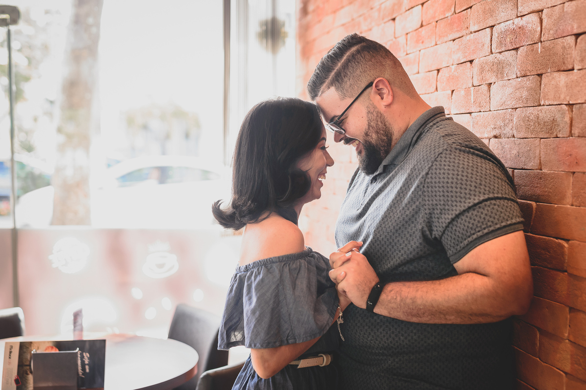 Ensaio de casal na cafeteria, Mr Black JP, João Pessoa, pré wedding, Nutri Thamires e Ranny, Provence 21, fotos criativas de casal na cafeteria, noiva em João Pessoa, 