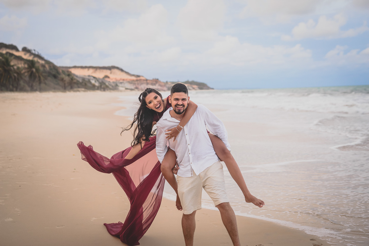 Ensaio pré wedding na praia de Pipa, Tibau do Sul, Chapadão de Pipa, Praia do Madeiro, pré casamento em Pipa, Praia do Amor - RN, fotos criativas de casal, fotos espontâneas de casal, Daniel Araujo Fotografia, Fotografo JP, Fotografo Santa Rita, Bayeux