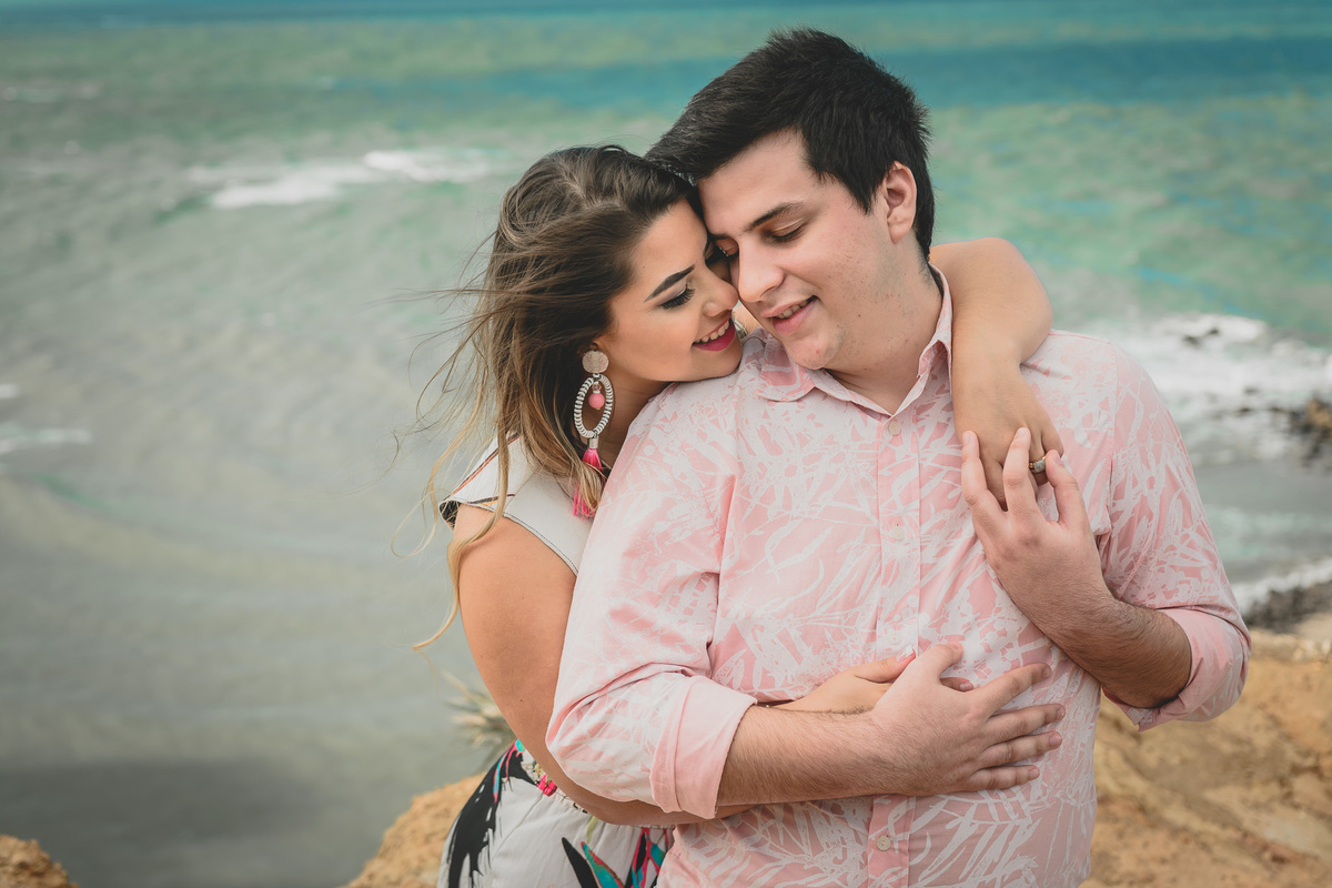 ensaio pré casamento em coqueirinho, praia de coqueirinho, fotos de pré casamento espontaneas e criativas, fotos pré casamento na praia, dedo de Deus, praia de tambaba, litoral sul da paraíba, fotografo de João Pessoa, ensaio pré wedding na praia