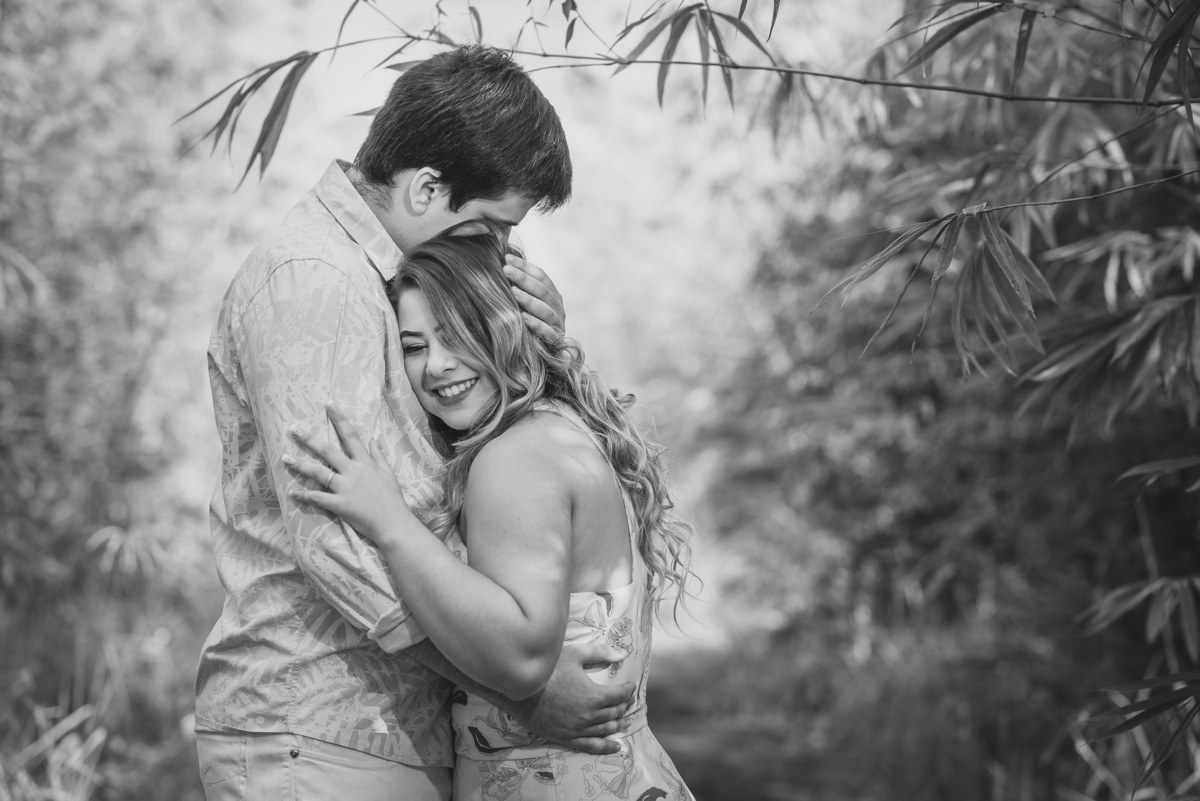 ensaio pré casamento em coqueirinho, praia de coqueirinho, fotos de pré casamento espontaneas e criativas, fotos pré casamento na praia, dedo de Deus, praia de tambaba, litoral sul da paraíba, fotografo de João Pessoa, ensaio pré wedding na praia
