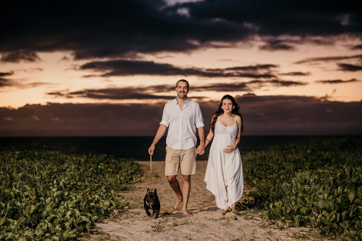 Ensaio ao nascer do sol, ensaio gestante, praia do cabo branco, João Pessoa, pra de João Pessoa, por do sol em João Pessoa, ensaio casal com cachorro