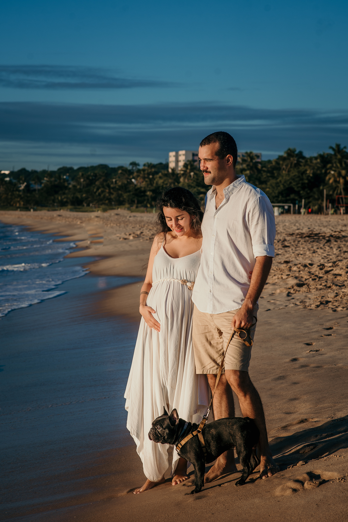 Ensaio ao nascer do sol, ensaio gestante, praia do cabo branco, João Pessoa, pra de João Pessoa, por do sol em João Pessoa, ensaio casal com cachorro