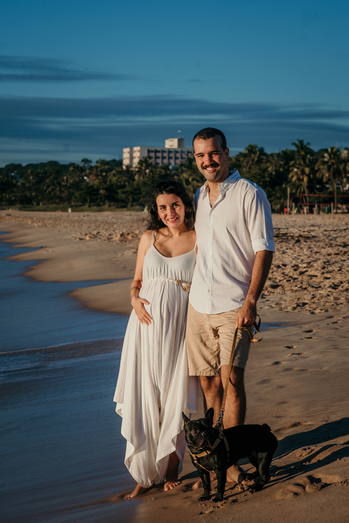Ensaio ao nascer do sol, ensaio gestante, praia do cabo branco, João Pessoa, pra de João Pessoa, por do sol em João Pessoa, ensaio casal com cachorro