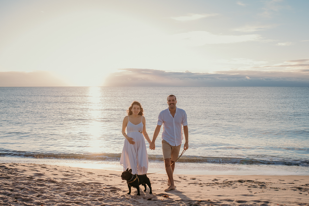 Ensaio ao nascer do sol, ensaio gestante, praia do cabo branco, João Pessoa, pra de João Pessoa, por do sol em João Pessoa, ensaio casal com cachorro