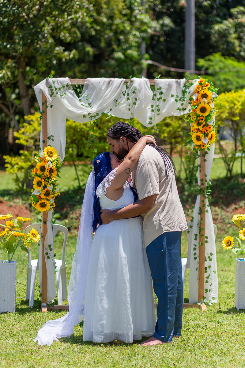 Beijo dos Noivos em casamento em Pindamonhangaba