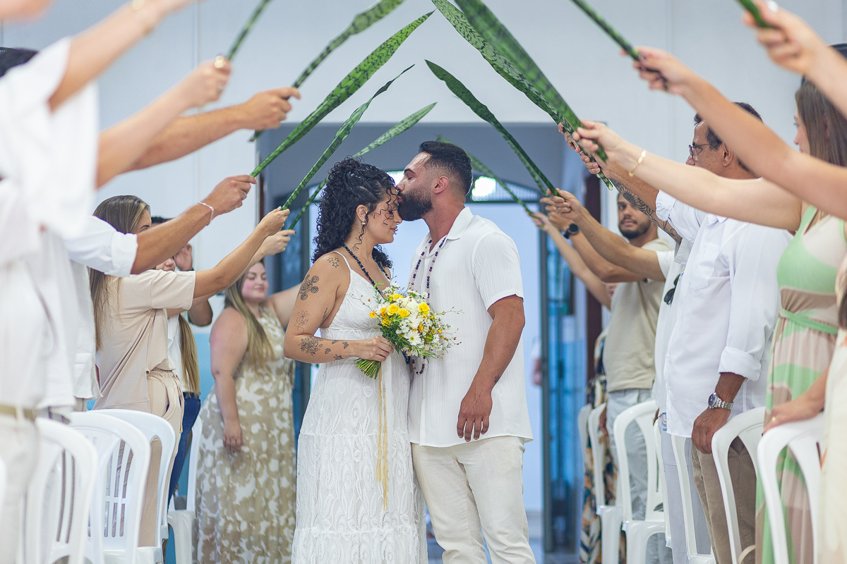 Momentos reais e espontâneos do casamento de Dani e Flávio. O olhar atento de Dan Martins, fotógrafo há 13 anos.