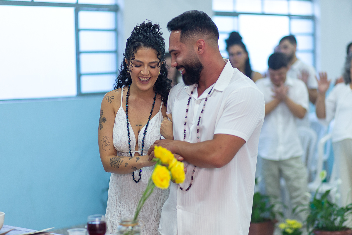 Momentos reais e espontâneos do casamento de Dani e Flávio. O olhar atento de Dan Martins, fotógrafo há 13 anos.