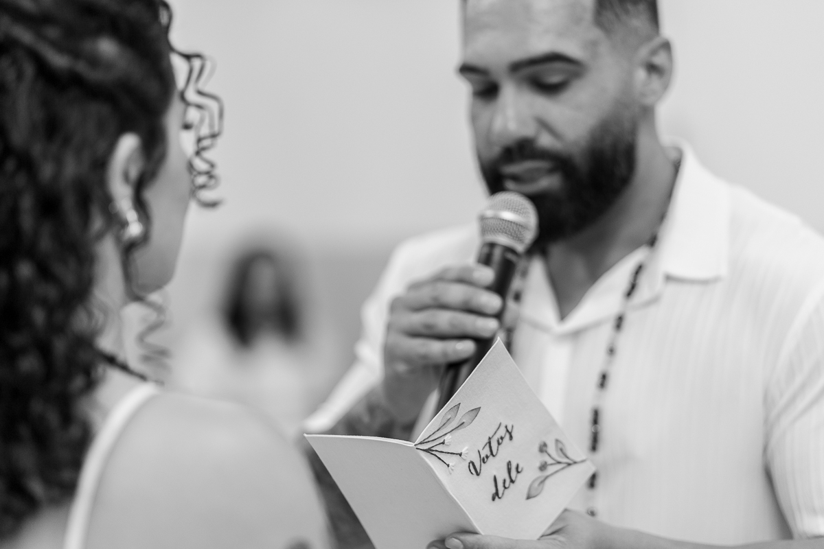 Momentos reais e espontâneos do casamento de Dani e Flávio. O olhar atento de Dan Martins, fotógrafo há 13 anos.