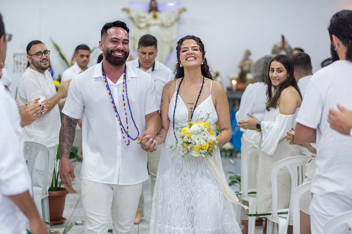 Momentos reais e espontâneos do casamento de Dani e Flávio. O olhar atento de Dan Martins, fotógrafo há 13 anos.