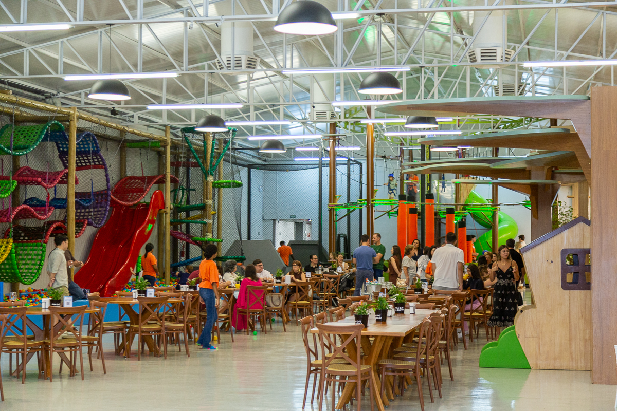 Festa de aniversário infantil de 3 anos no Buffet Mini Golf No Galpão em Taubaté. Fotografia por Studio i - Dan Martins.