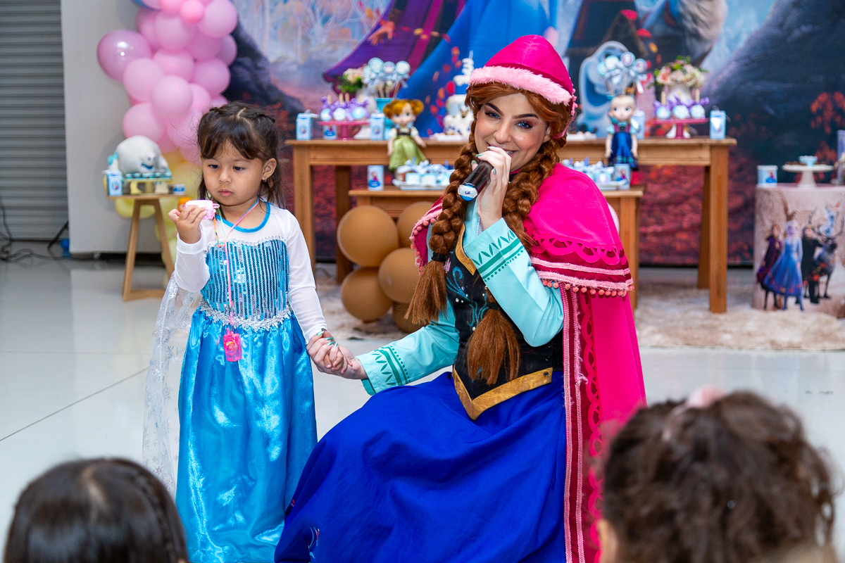 A alegria genuína da infância capturada com estilo documental. Cobertura de aniversário infantil em Taubaté.