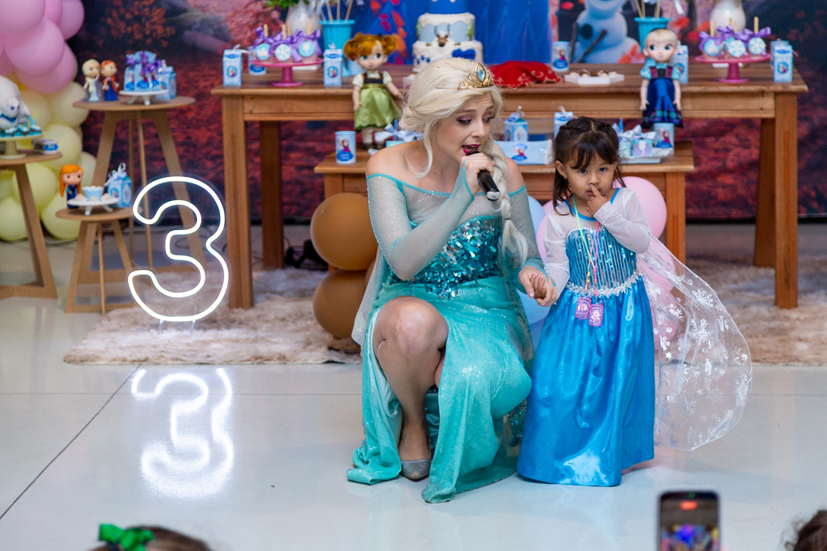 A alegria genuína da infância capturada com estilo documental. Cobertura de aniversário infantil em Taubaté.