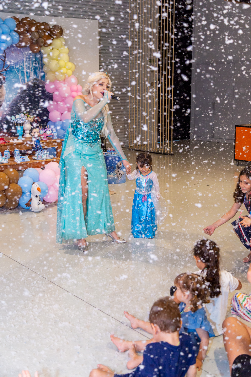 A alegria genuína da infância capturada com estilo documental. Cobertura de aniversário infantil em Taubaté.